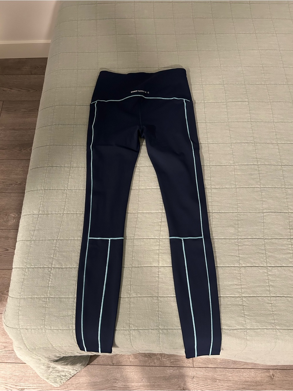 Bandit High-Rise Navy Leggings with Light Blue Contrast Piping - Picture 2 of 4